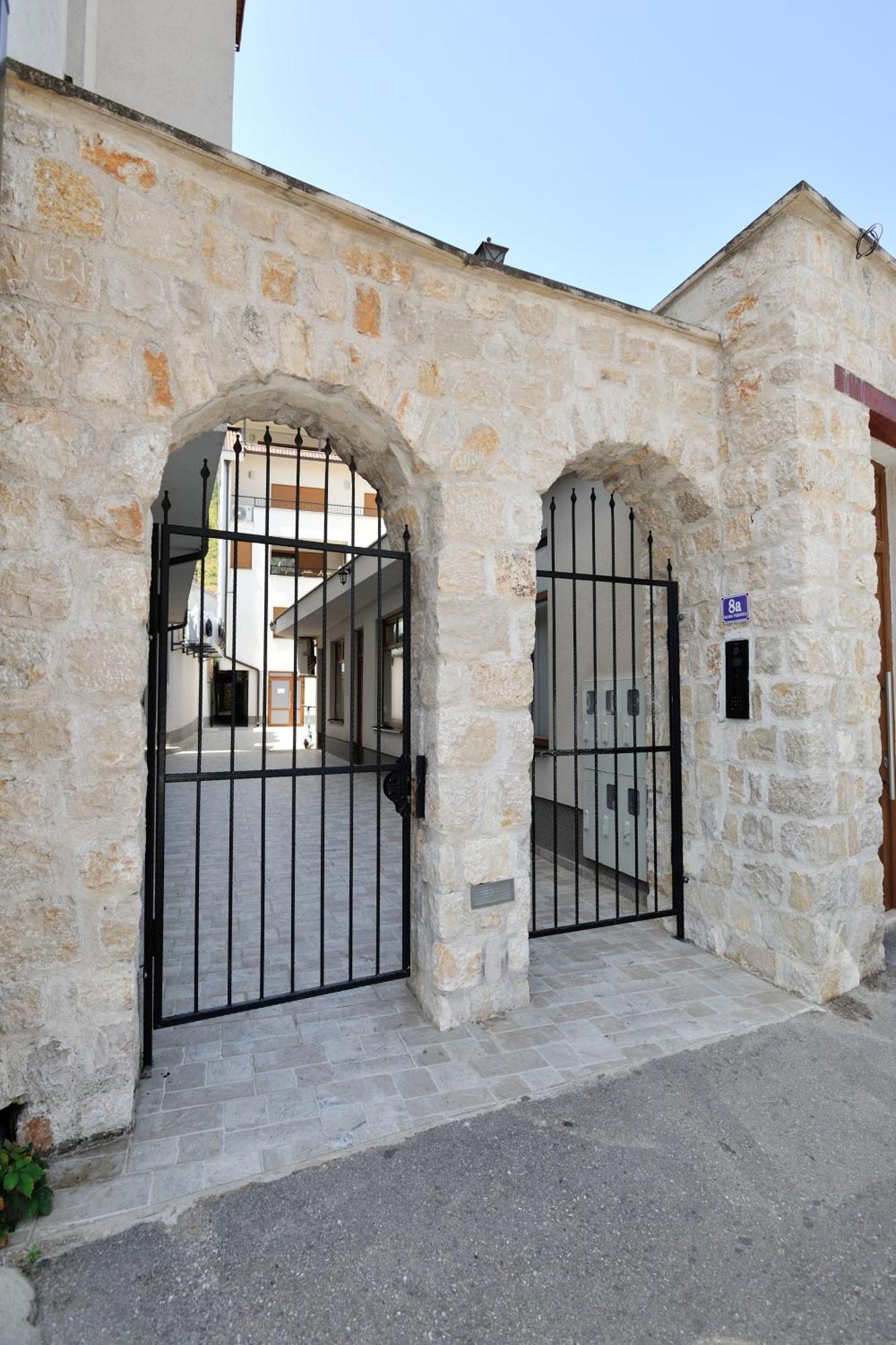 Captain'S Luxury Apartments Mostar Buitenkant foto